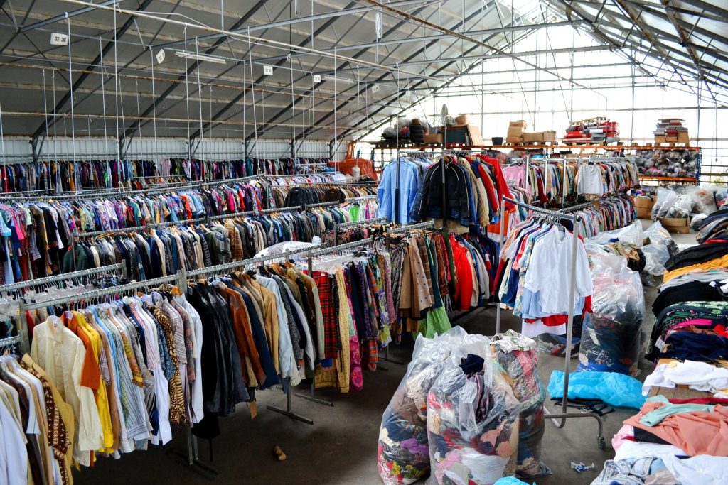 How to Choose the Right Wholesale Clothing Supplier for Your Business